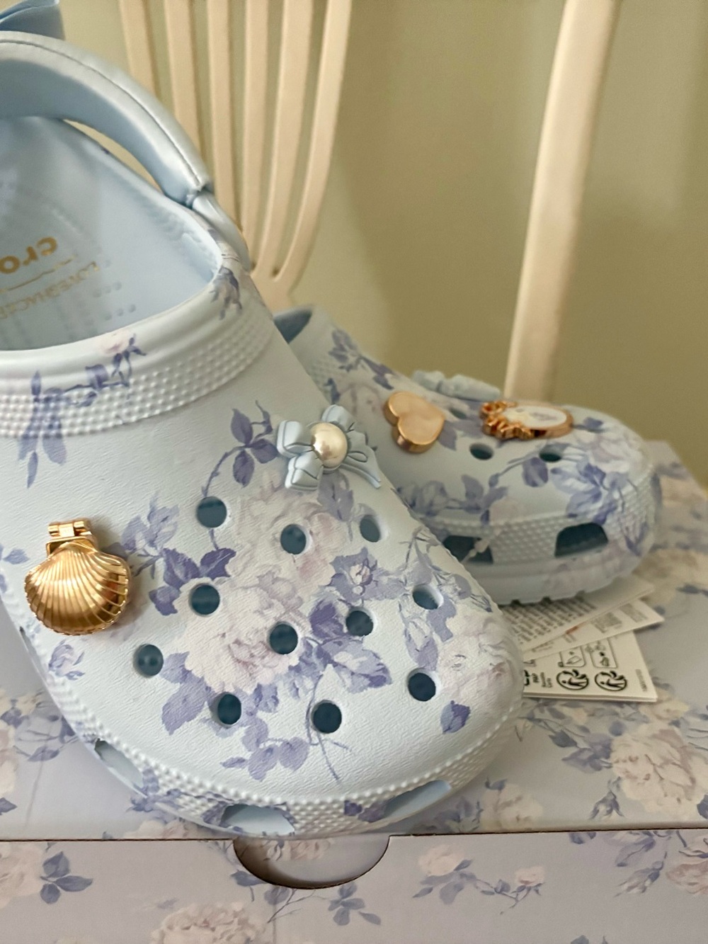 LoveShackFancy blue rose Crocs 8 women’s in box - Picture 2 of 13